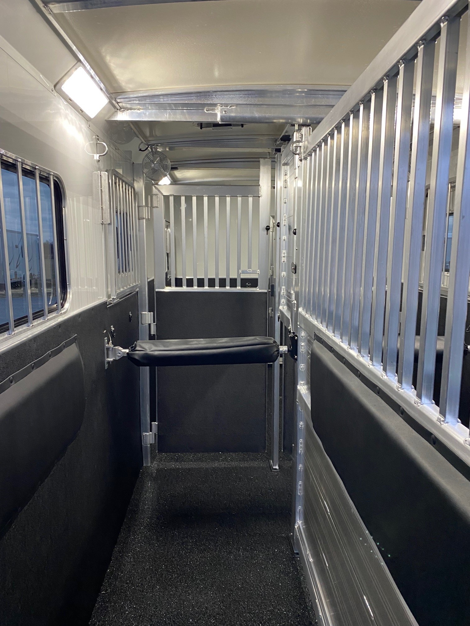 2024CimarronDeluxe2+1XLStalls&WERM015957 Shelbyville, TN